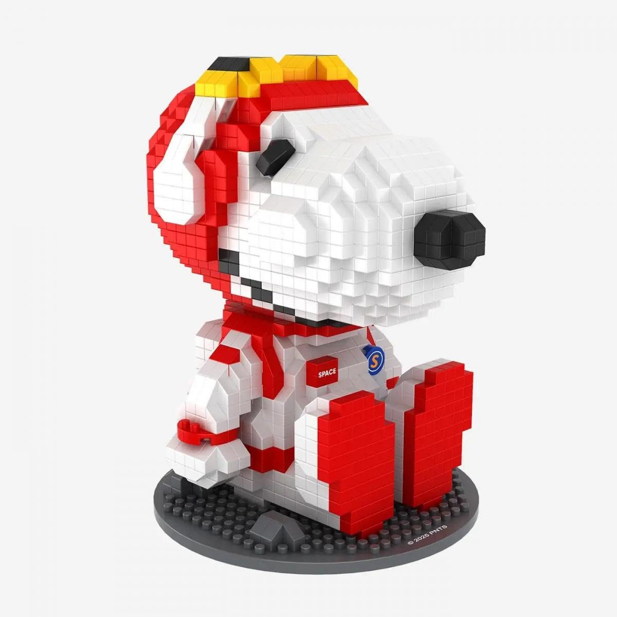 BlueBrixx Pro 108905 – Astronaut Snoopy sitzend (Diamond Blocks) aus Klemmbausteinen mit 1004 Bauelementen 3