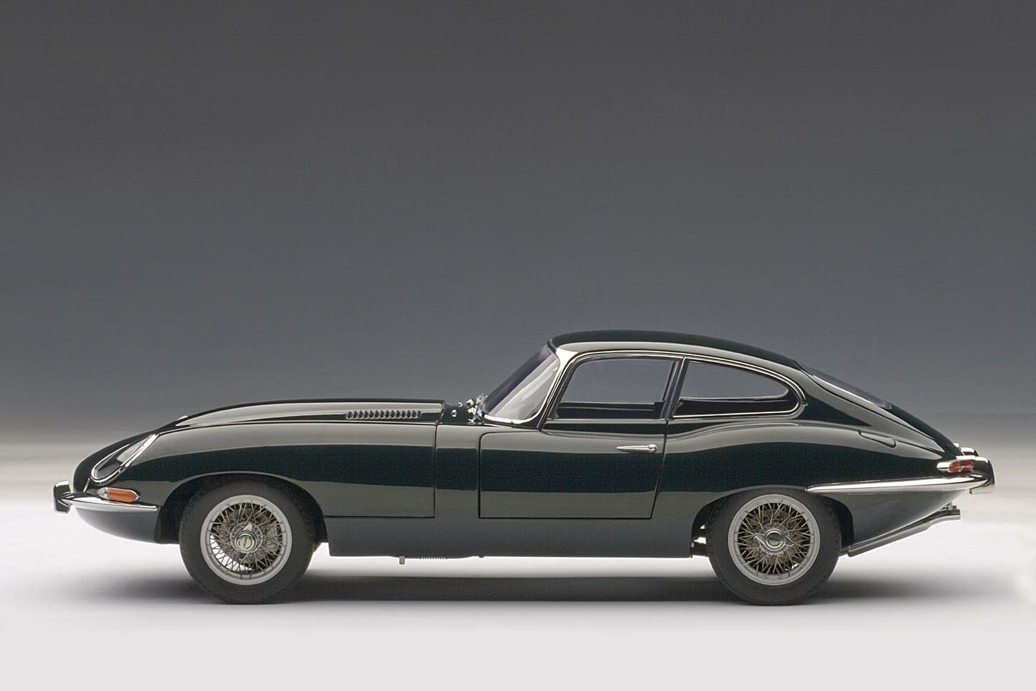Autoart 1  18  Jaguar  E type Coupe Series 1  3 8 Green 