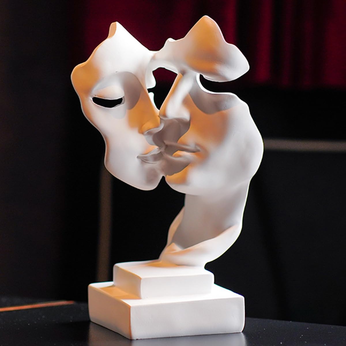 PIGPIGFLY Sweet Couple Statue,White Ornaments,Decorative Figures,Couple Mask Statue,Decoration Living Room,Abstract Sculpture,Home Store Decoration,Modern Living Room Ornaments（White）