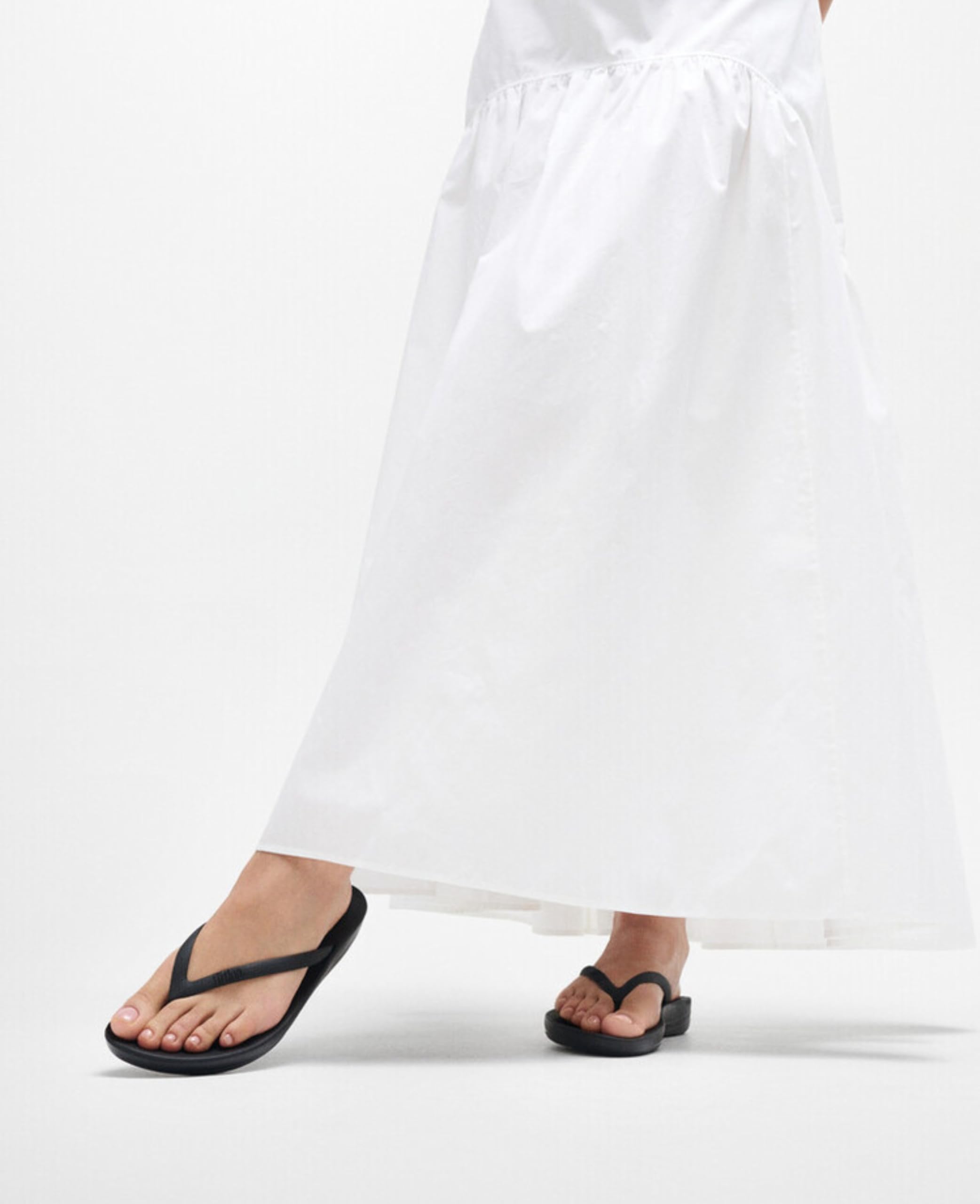 FitFlop womens Iqushion Pearlized Ergonomic Flip-flopsWedge Sandal