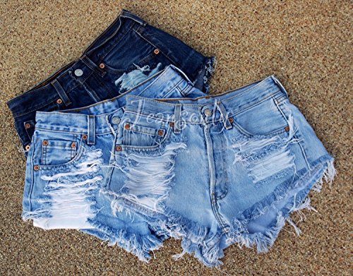 distressed levi shorts