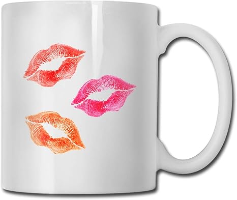Amazon Co Jp 唇 ロゴマグカップ おしゃれ コップ コーヒーカップ ロゴ入り 食器 洋風 カフェ オフィス用品 カップ 耐熱 デザイン雑貨ラッピング 白 330ml ホーム キッチン