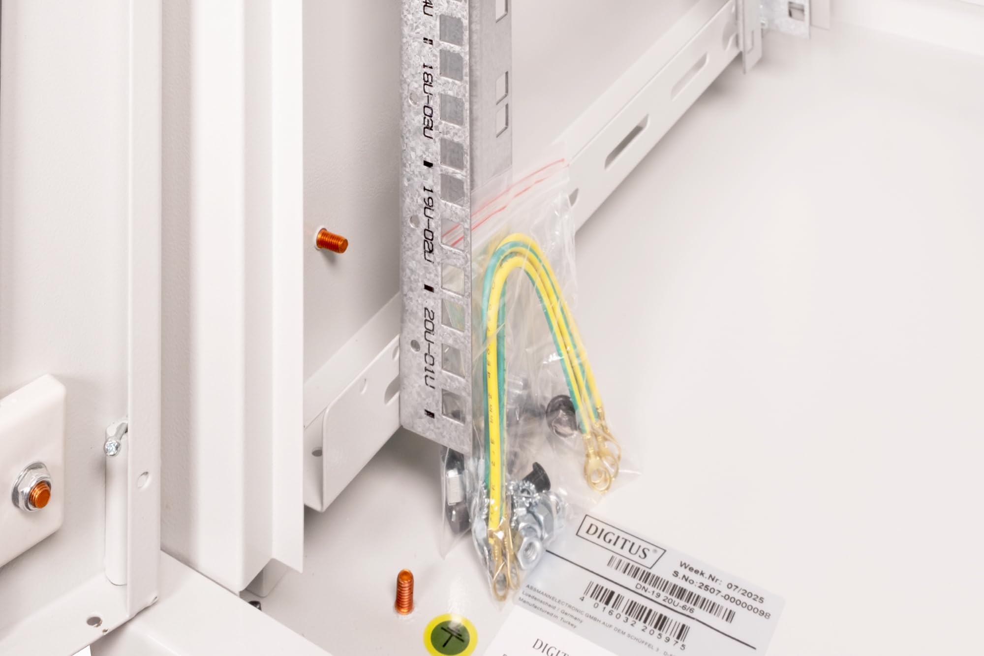 DIGITUS Netzwerk-Schrank 19 zoll 20 HE - Wandmontage - 600 mm Tiefe - Traglast 100 kg - Unique Serie - Glastür - Grau 6
