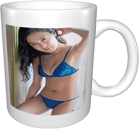 Amazon Co Jp 小島瑠璃子 耐久性のあるマグファッションセラミックコーヒーカップ個性クリエイティブカップかわいいミルクティーカップ両面印刷大容量マグ 330ml ホーム キッチン