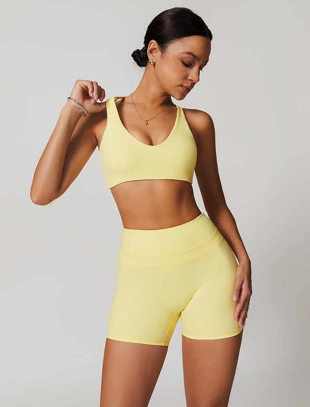 Sport Set Damen für Fitness: Gym Set 2 teilig mit V-Ausschnitt Twist zurück BH und Leggings kurz - Sommer Sportkleidung für Yoga, Pilates und Workout gelb S