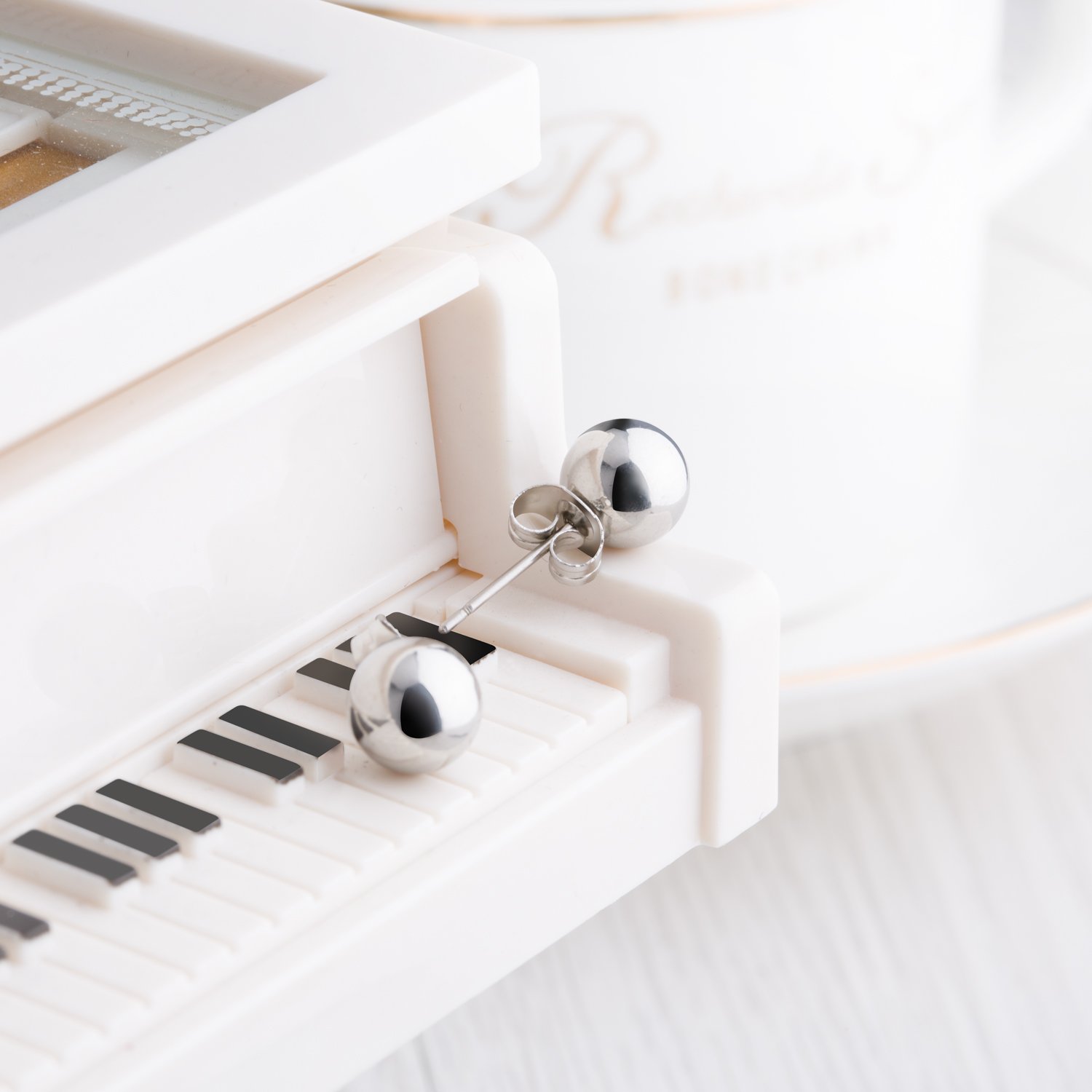 UHIBROS Hypoallergenic Studs Earrings 316L Surgical Stainless Steel Round Ball Earring 5 Pairs Assorted Sizes(4mm-8mm)