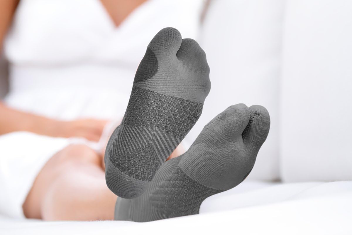 OrthoSleeve BR4 Bunion Relief Socks (1 Pair,Black,Medium) Split-Toe Design Separates Toes, relieves Bunion Pain and a targeted Bunion pad Reduces Toe Friction and relieves Hallux valgus Pain: Health & Personal Care