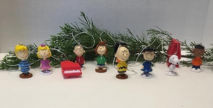Amazon Com Peanuts Movie Classic Figure Set Of 12 Christmas