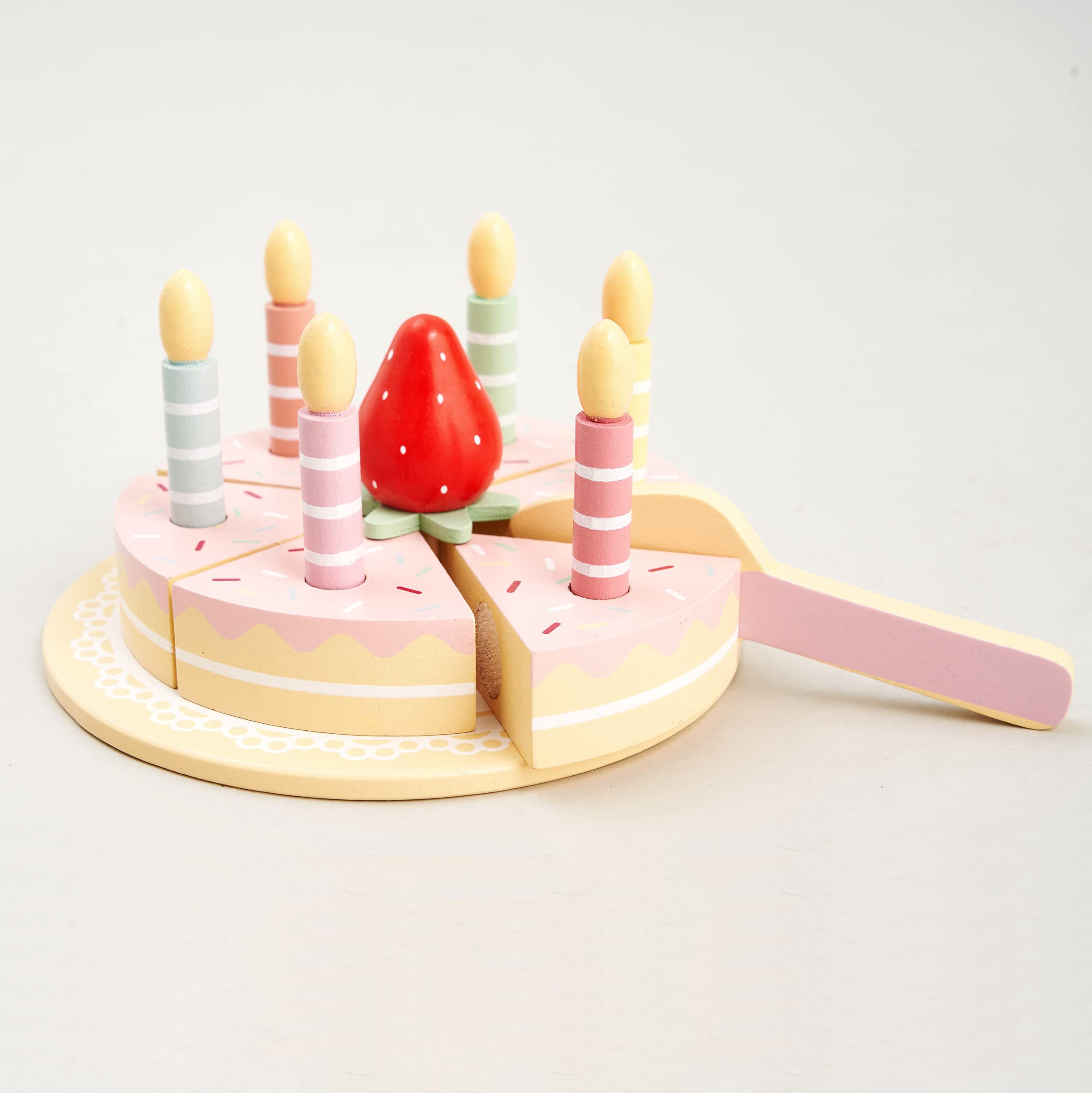Hooga Birthday Cake Toy Pretend Toy Role Play Set for Children Cutting Toys With Removable Candles and Strawberry Decoration - Pink