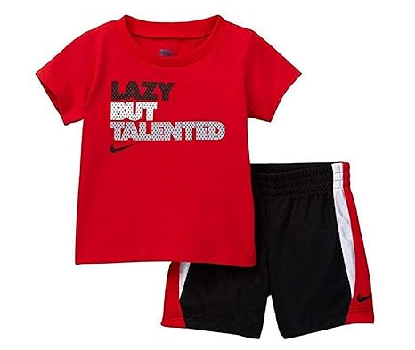 maglietta e pantaloncini nike
