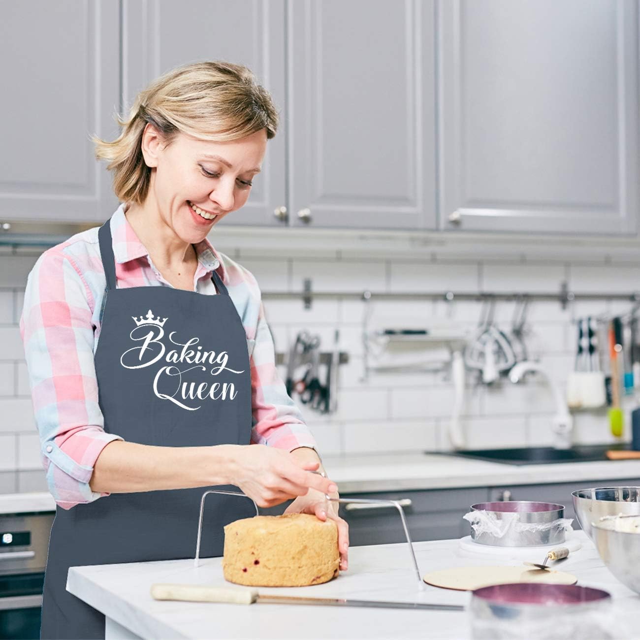 Saukore Funny Baking Aprons for Women Cute Baking Gift for Bakers Baking Queen Apron - Image 5
