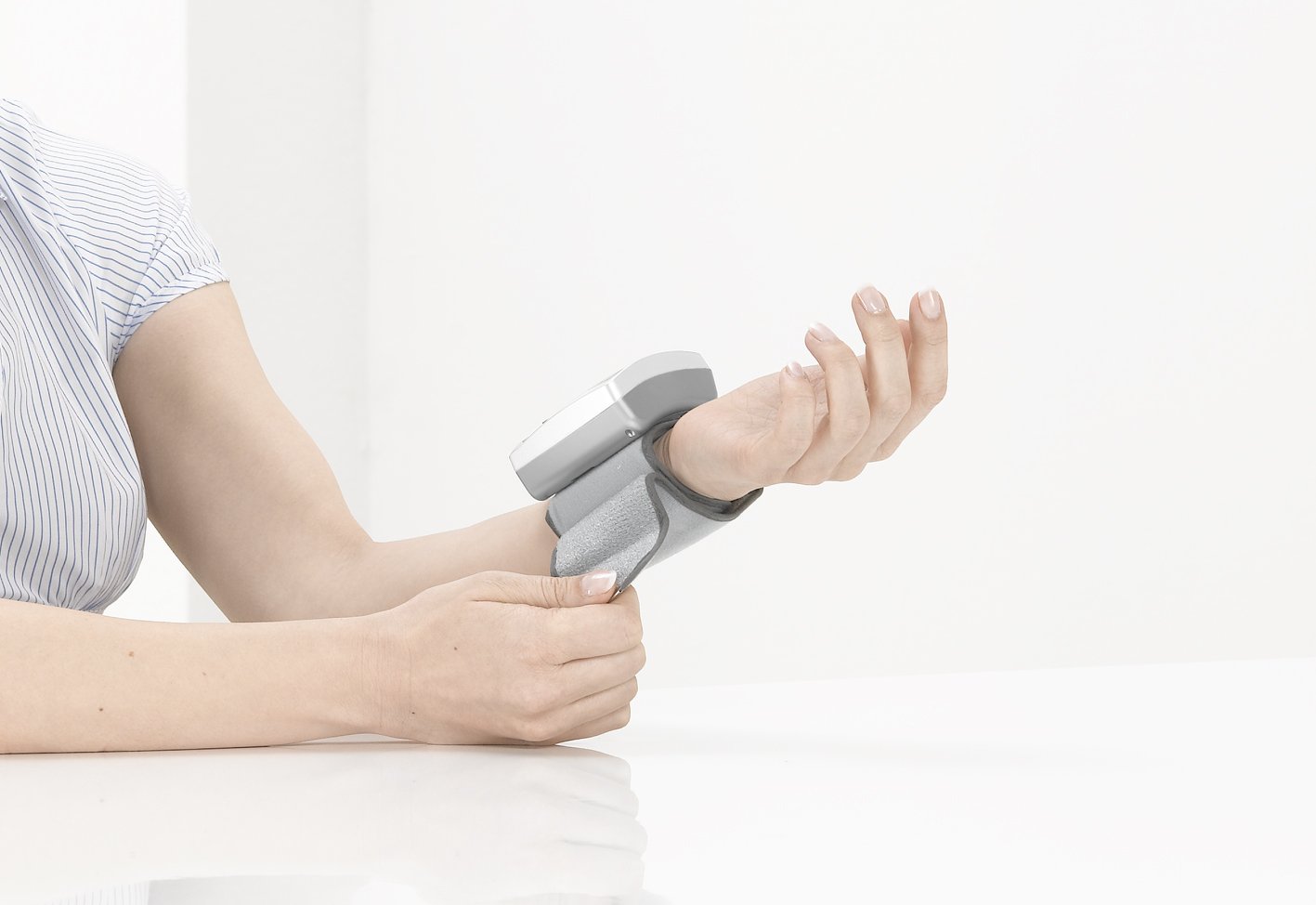 Sanitas SBC 15 Handgelenk-Blutdruckmessgerät, vollautomatische Blutdruck und Pulsmessung, Warnfunktion bei möglichen Herzrhythmusstörungen 3