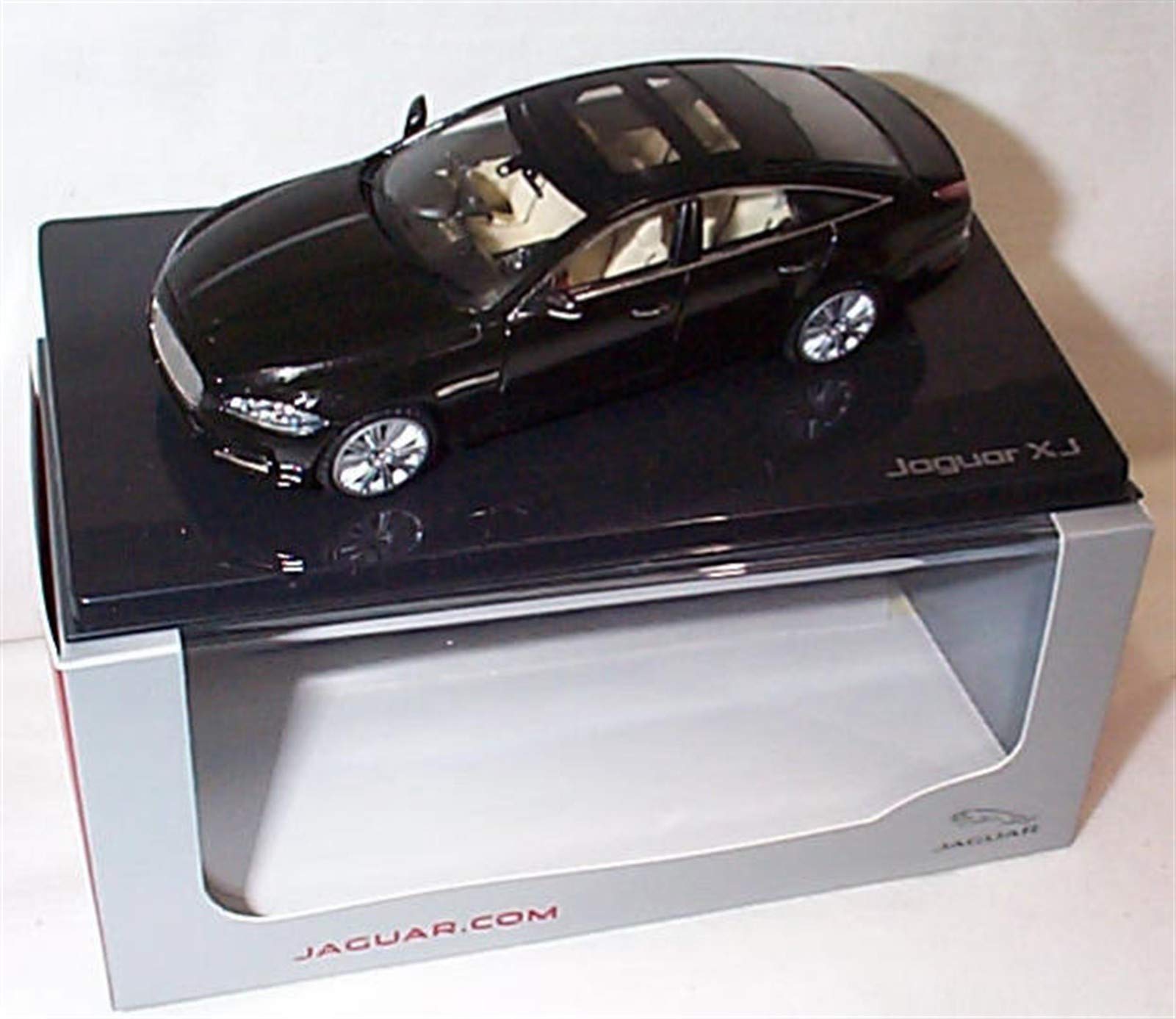 ixo jaguar XJ black amethyst car 1:43 scale diecast model