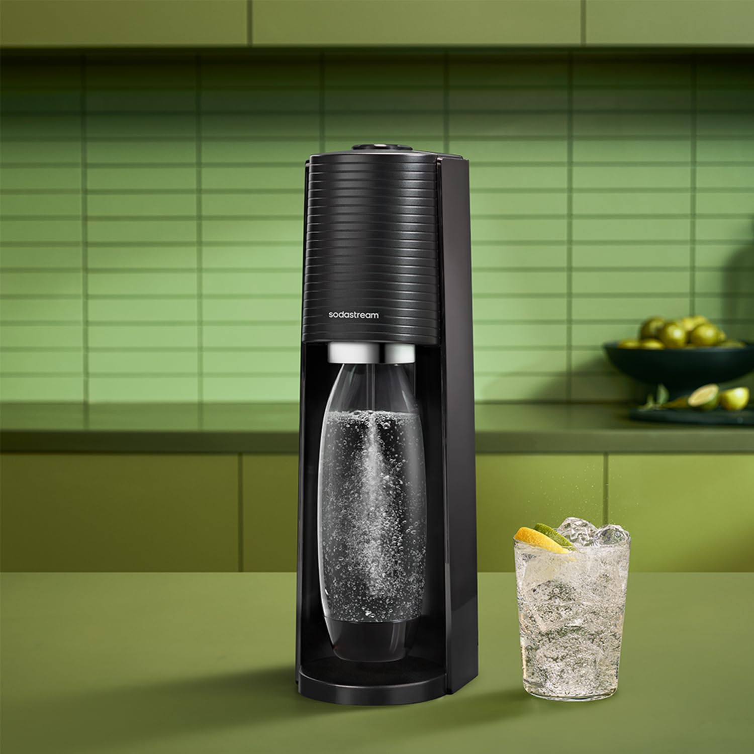 Sodastream - Terra Wassersprudler, Quick Connect Zylindersystem, mit 2x 60L CO2-Zylinder, 3x BPA-freie 1L Flasche, spülmaschinengeeignet, Nachhaltig & reduziert Einwegplastikmüll, schwarz 4