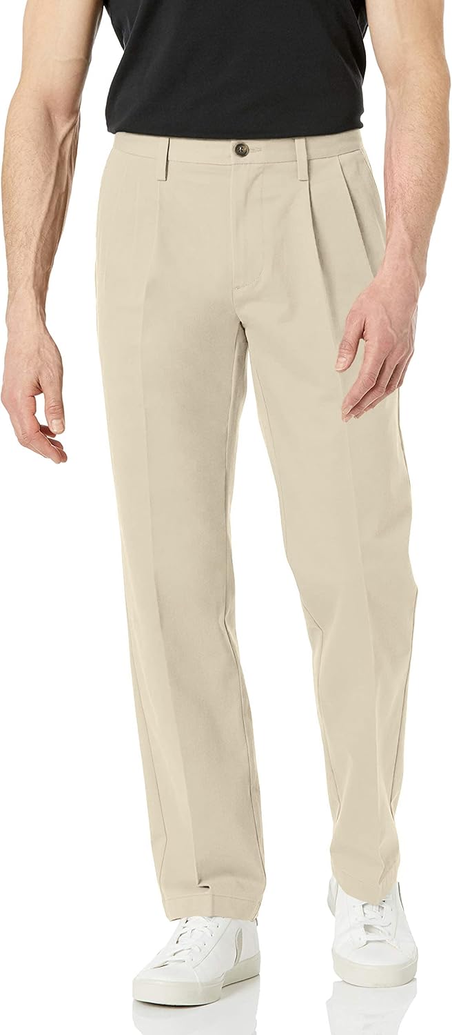 Amazon Essentials Men's Classicfit WrinkleResistant Pleated Chino