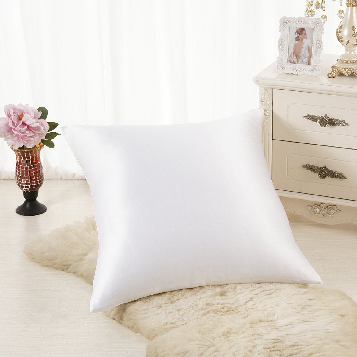 ALASKA BEAR 100% 19 Momme Mulberry Silk Pillowcase, 80x80 cm, Both Sides Silk, 600 Thread Count, Hypoallergenic Pillow Sham Cover for Hair Skin Health with Hidden Zipper (1pc, White)