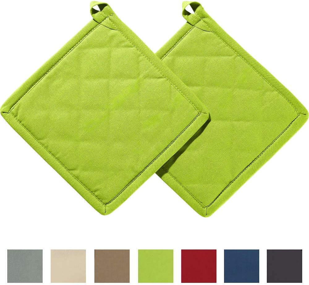 Redbest Topflappen 2er Pack Seattle 100 Baumwolle Grun Grosse 20x20 Cm Innen Hitzebestandige Wattierung Aussen Feines Glattes Gewebe Mit Schlaufe Weitere Farben Redbest Amazon De Kuche Haushalt