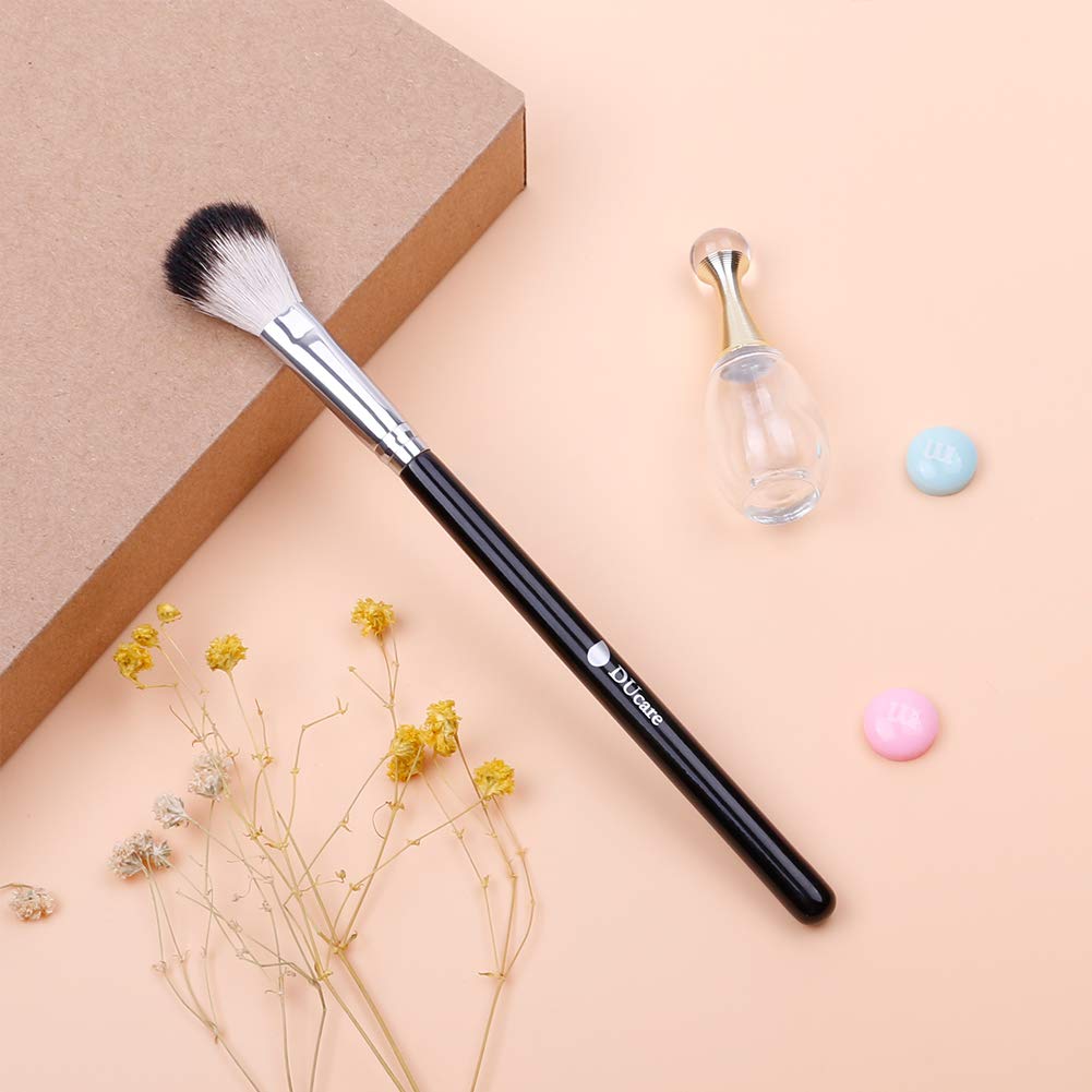 DUcare Highlighter Brush Makeup Brushes Fan Blending Eyeshadow Contouring Blush Brush Natural Goat Hair Cosmetic Tool, 1Pcs Silvery&Black: Beauty