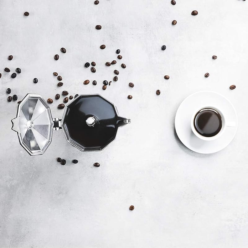 Cafetera italiana Cumbia Mokclassic 600 Black, 300ml, De aluminio con capacidad para 6 tazas de café en color negro, apta para todo tipo de cocinas y fácil de limpiar — foto 3 de 8