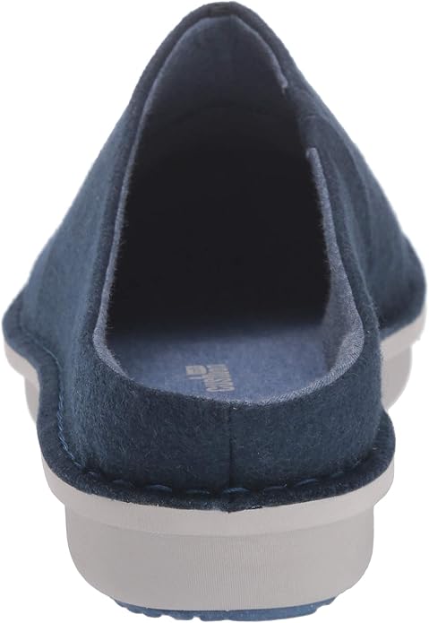 clarks step flow clog