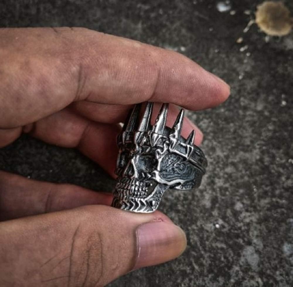 Amazon ドクロキング リング 指輪 悪魔 地獄 モンスター デビル 神話 王冠 キング 額十字架悪魔 エジプト 角 インパクト スカル ボーンハンド ドクロ スカルリング シルバーアクセサリー メンズ シルバー 指輪 メンズアクセサリー リング 通販