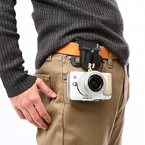 [TOKUSTACKER] ミラーレス 一眼 コンデジ 専用 スリット入り カメラホルダー KM0829