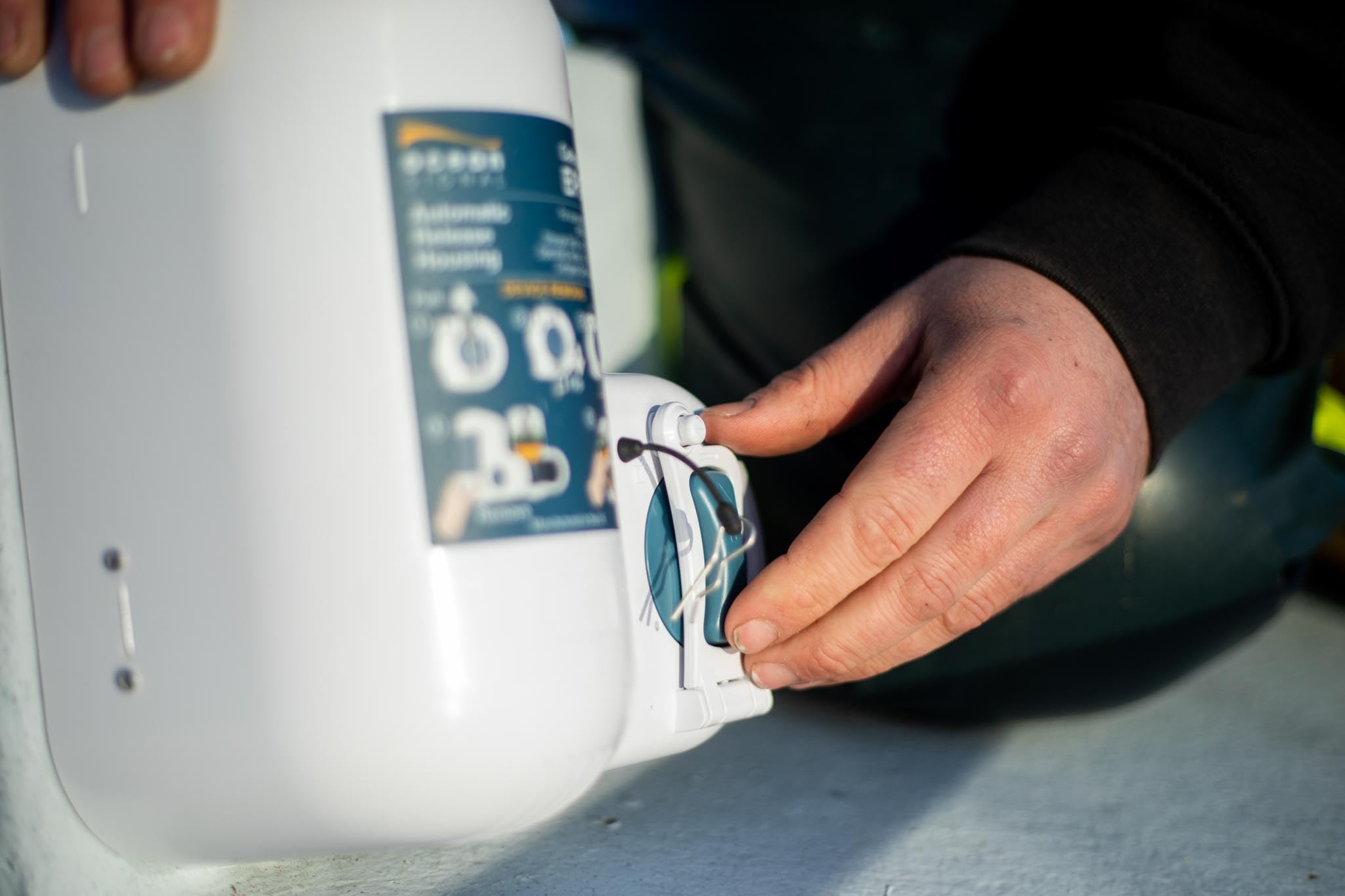 RescueME EPIRB1 - Smallest EPIRB for Boating with Retractable Antenna, Automatic Quick Release Bracket, and 48+ Hour Operational Life