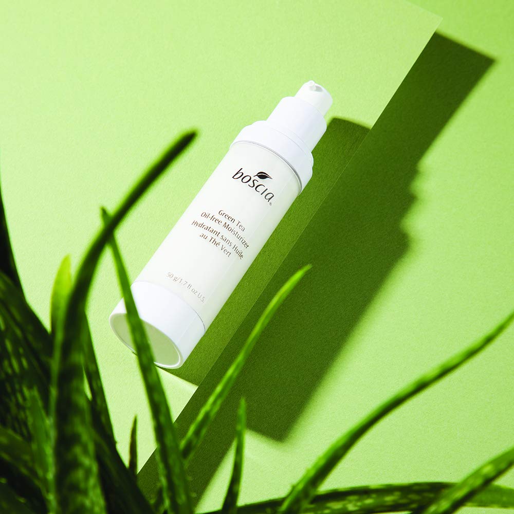 Amazon Com Boscia Green Tea Oil Free Moisturizer Vegan Cruelty Free Natural And Clean Skincare Daily Oil Free Face Moisturizer With Japanese Green Tea 1 7 Fl Oz Premium Beauty