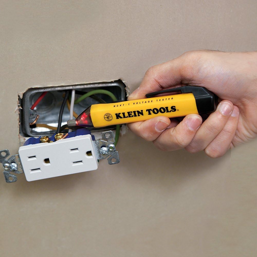 Klein Tools 69149 Multimeter Test Kit, Klein Multimeter, Noncontact Voltage Tester and Outlet Tester, Leads and Batteries Included - - 