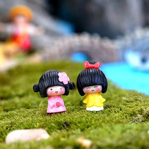 niñas vestidas de muñecas