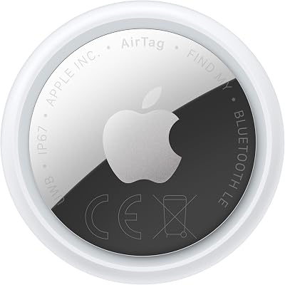 AirTag (seconda generazione): utile per localizzare portachiavi, portafogli e molto altro; funziona emettendo un suono; si configura con un semplice tap da iPhone o iPad