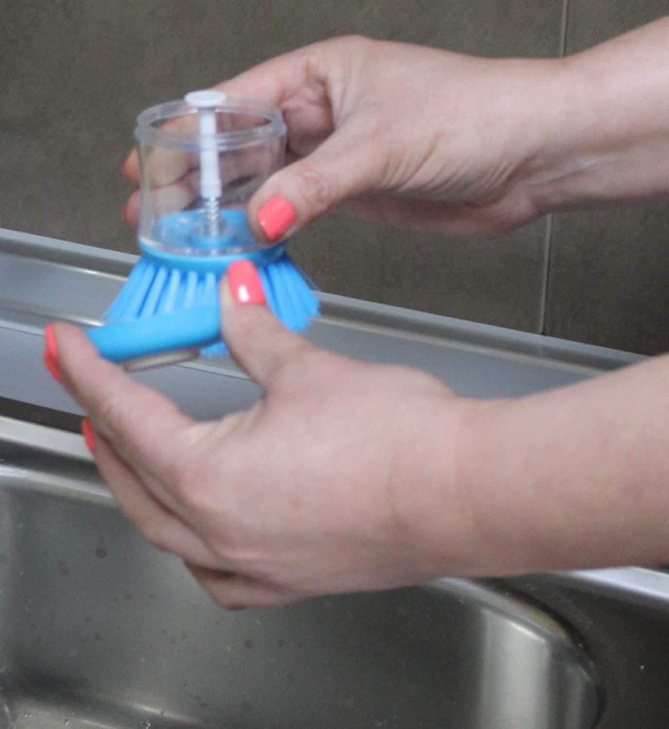 Fackelmann 41576 Washing Up Brush, Washing Up Brush with Reservoir for Dishes and Dishes Plastic, Blue, 8 x 7 x 5 cm - Image 4