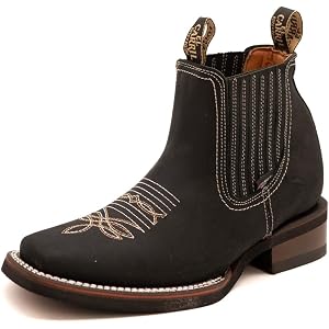 Men's short boot, made of 100% leather with a rubber sole.