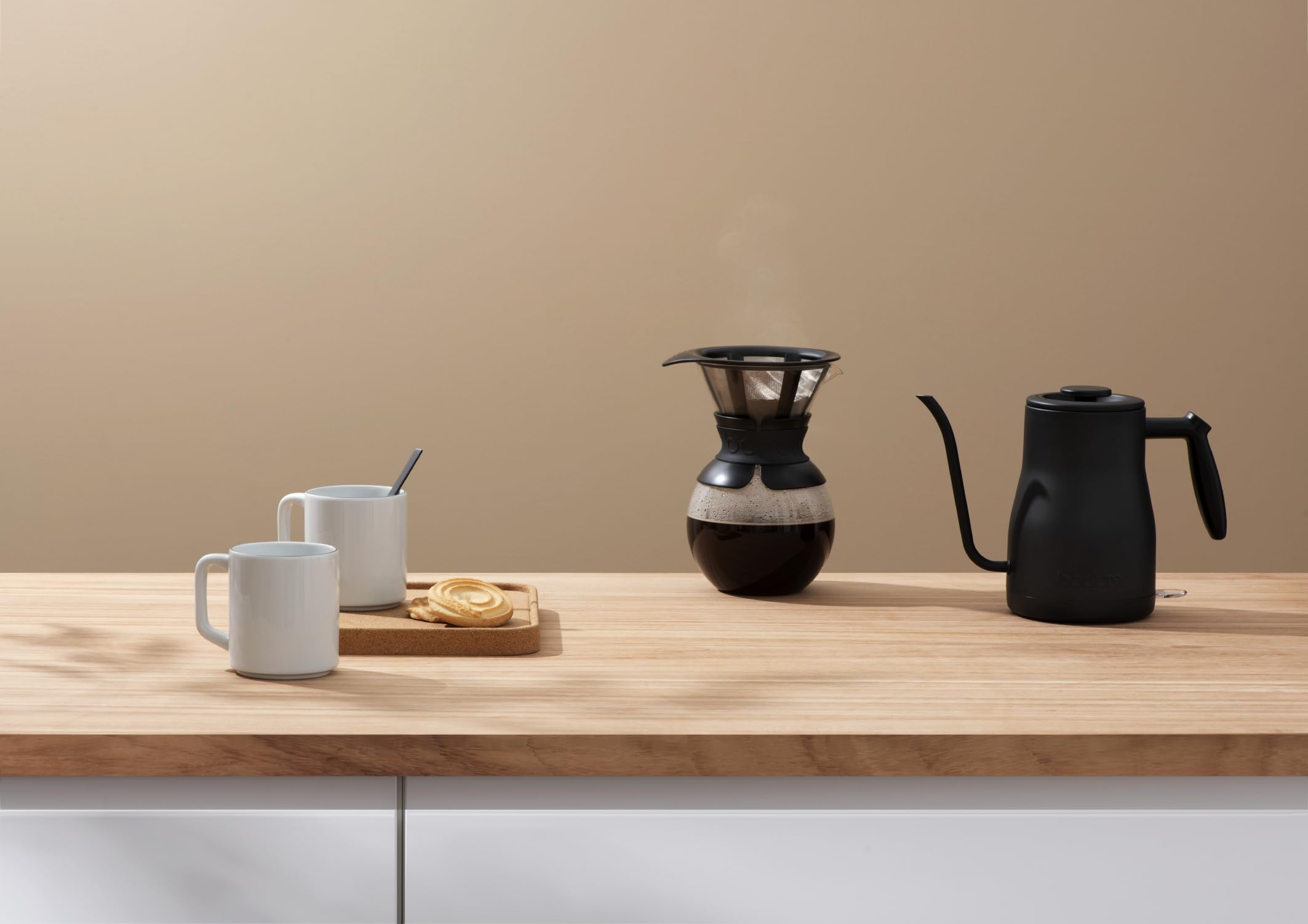 Bodum 34oz Bistro Gooseneck Electric Water Kettle, Pour Over Coffee & Tea, Stainless Steel, Matte Black - Image 4