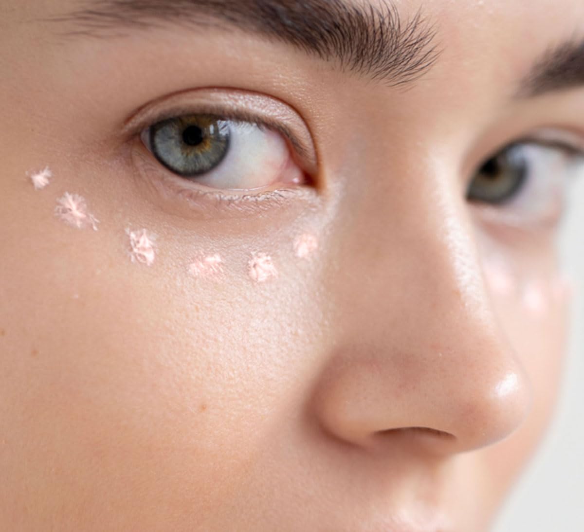 COLLEEN ROTHSCHILD Illuminating Tinted Eye Cream | Instant Brightening Effect | Nourishes & Targets Dark Circles | With Hyaluronic Acid, Caffeine, Pearlized Pigments & Peptides (0.5 fl oz)