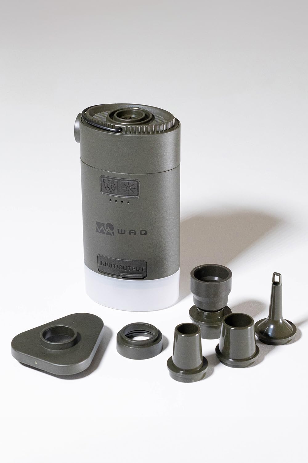 WAQ High Power Air Pump 電動ポンプ エアポンプ 電動 空気入れ アウトドア マット エアマット 圧縮袋 浮き輪 空気抜き LEDランタン USB 小型 大容量バッテリー 充電式 6種類のノズル付き (OLIVE（オリーブ）) の商品画像