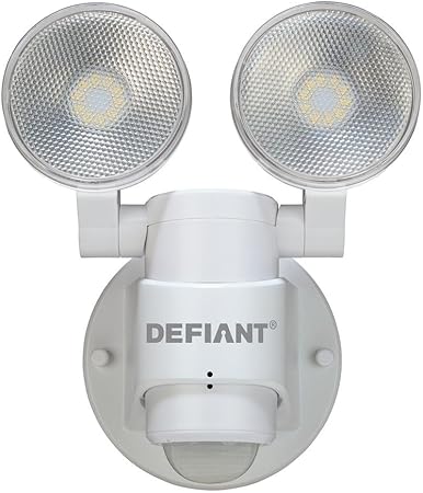 Amazon.com: Defiant - Luz LED de seguridad con sensor de ...
