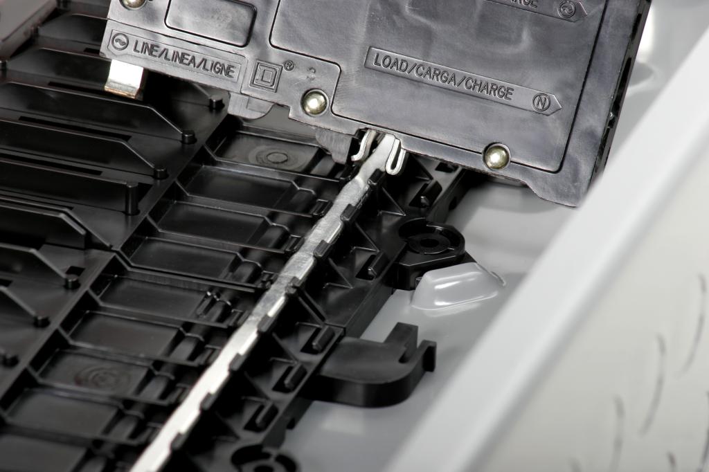 Square D by Schneider Electric QO PlugOn Neutral 15 Amp SinglePole