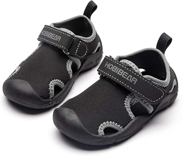 black closed toe shoes