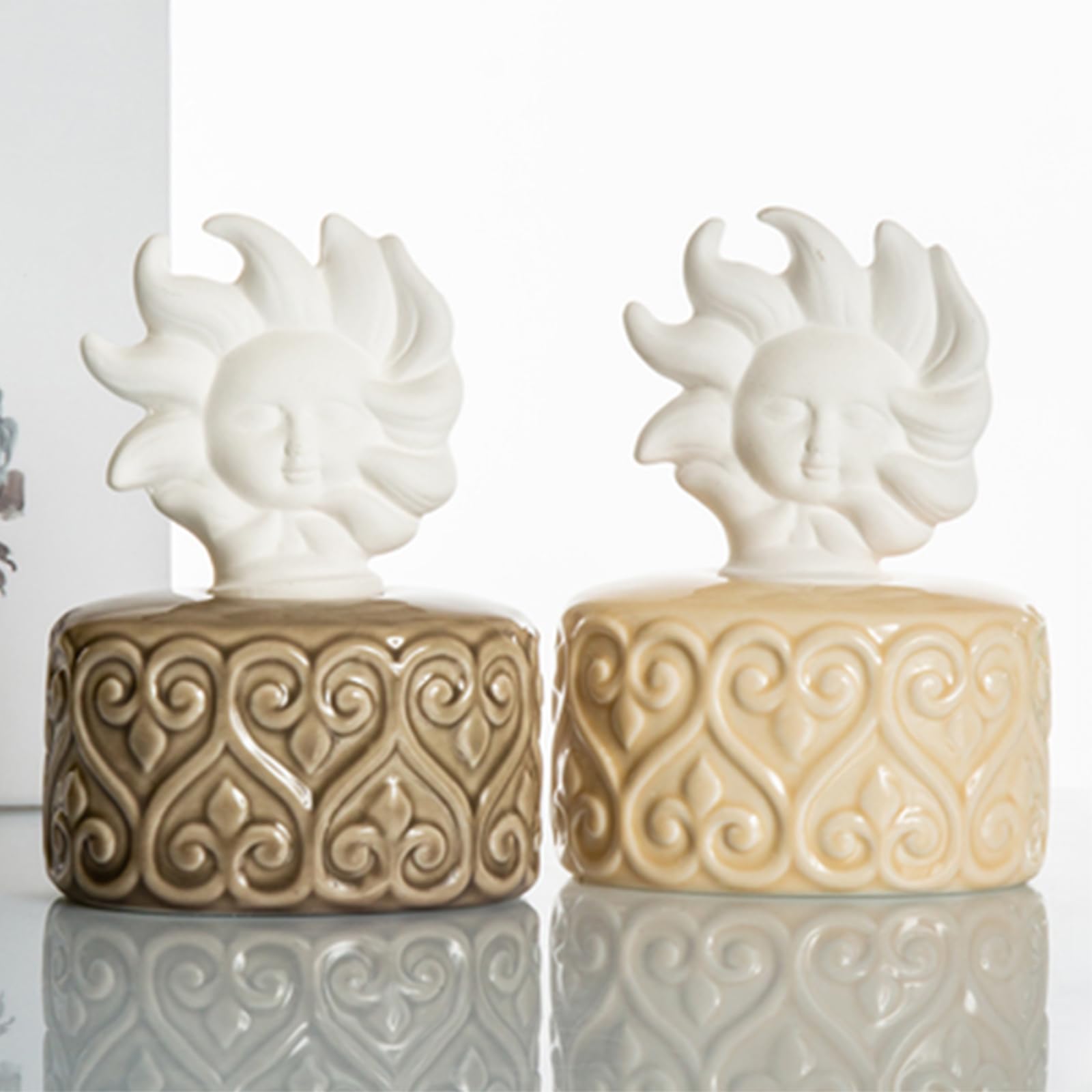 Perfumer with porcelain vase and plaster cap depicting a sun, assorted in white and dove grey, box included, wedding favor (no packaging)