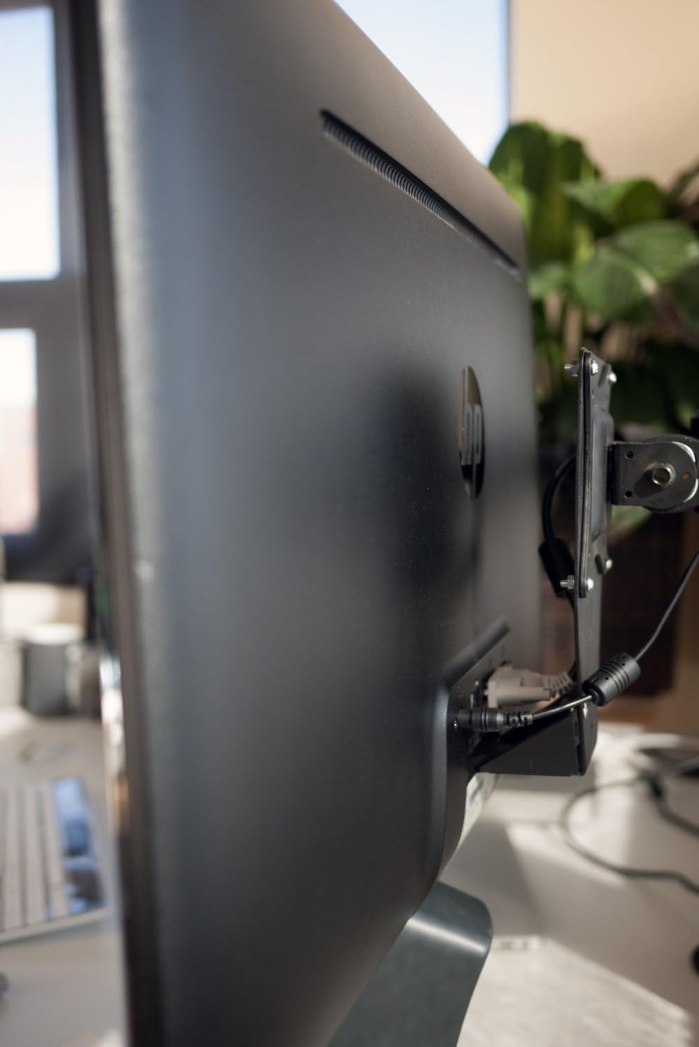 HumanCentric VESA Mount Adapter Bracket Compatible With HP Monitors 2011x, 2211x, 2311x, 2511x, 2711x (V3) - Image 3