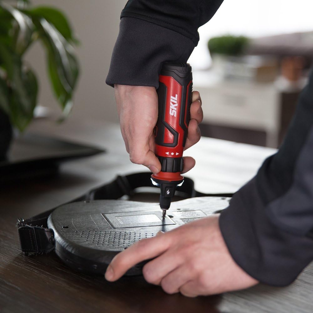 SKIL Rechargeable 4V Cordless Screwdriver with Circuit Sensor Technology, Includes 9pcs Bit, 1pc Bit Holder, USB Charging Cable - SD561201 - - 