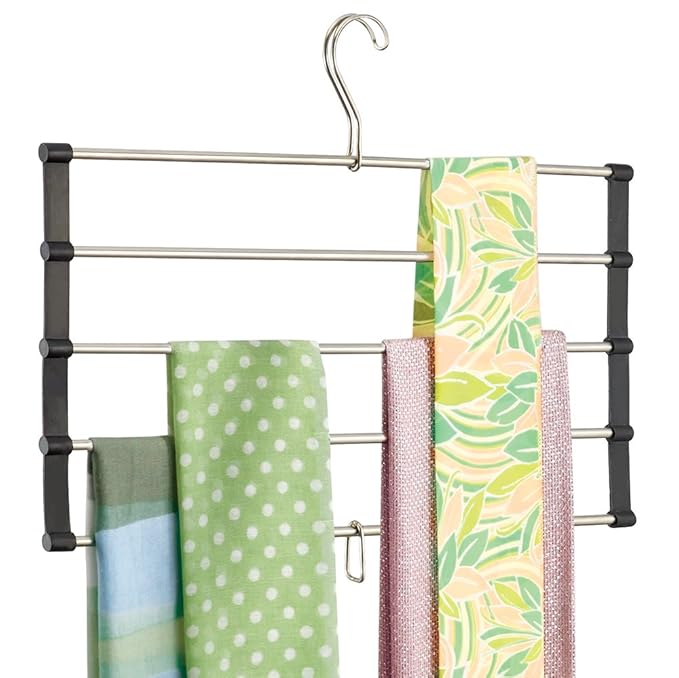 mDesign percha para pañuelos - Práctico colgador de pañuelos con 4 barras para colgar sus chales - Elegante organizador de ropa en color negro