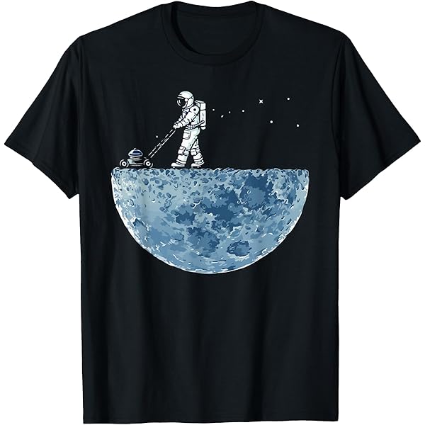 Amazon.com: Astronaut digging on the moon T-Shirt : Clothing