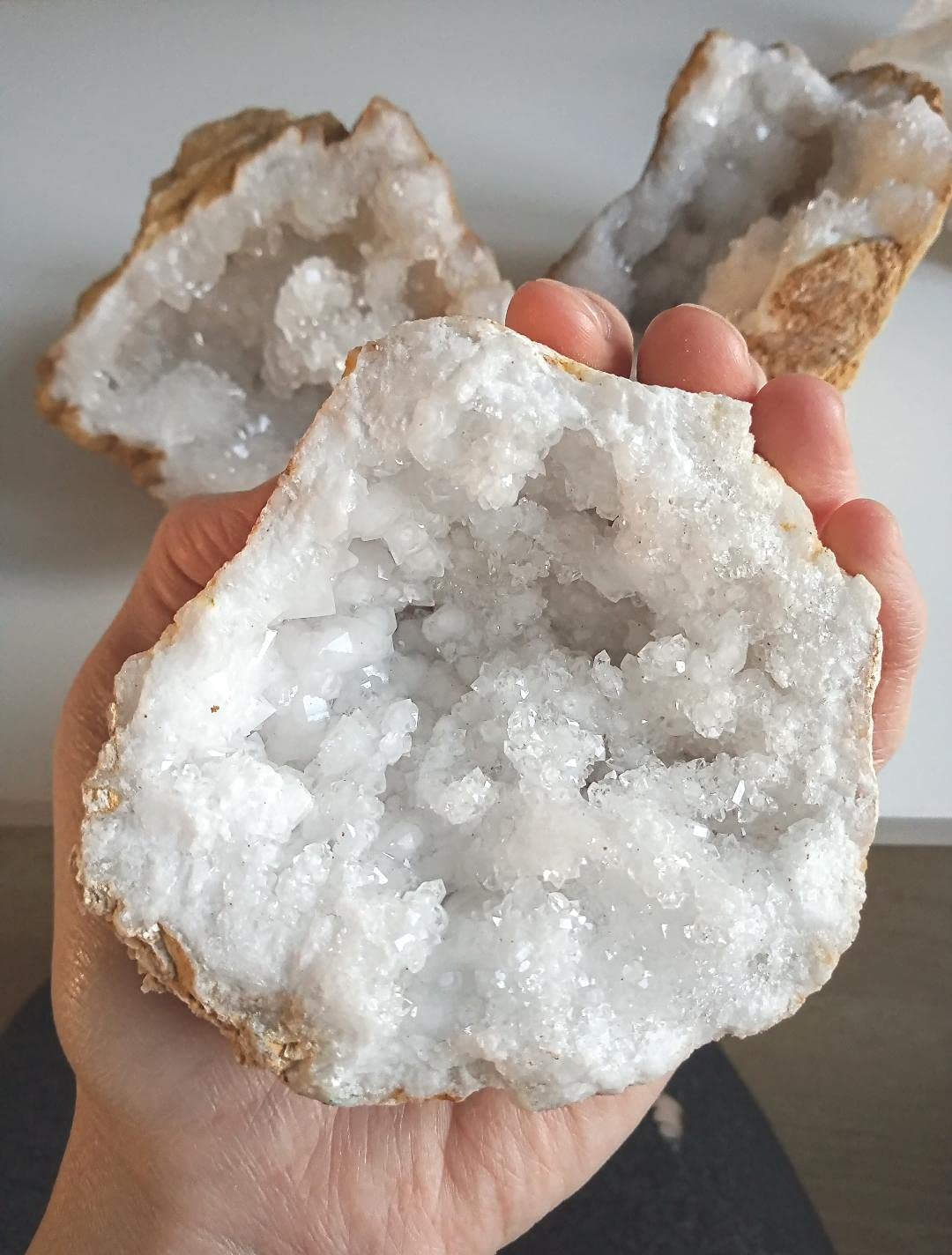 Large Clear Quartz Geode - Crystal Geode for Calming, Manifestation & Meditation - Quartz Geode Crystal