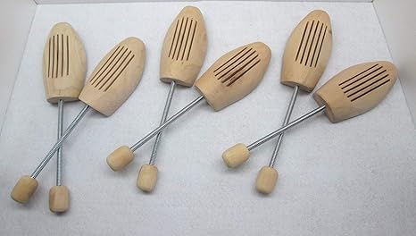 Amazon Co Jp 靴長持ち 木製 シューキーパー シューツリー スプリング式 メンズ 24 5 28 0cm 左右兼用 3足セット ホーム キッチン