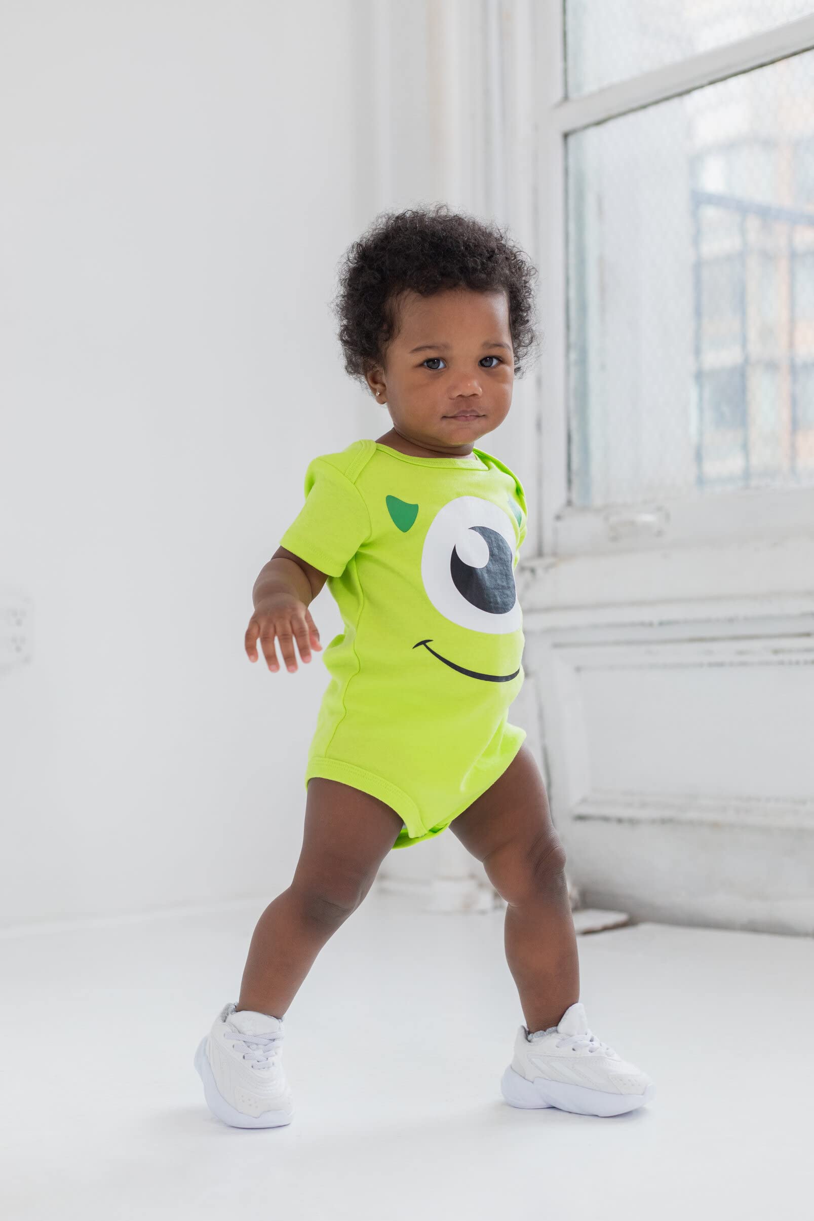 Disney Mickey Mouse Lion King Winnie the Pooh Pixar Toy Story Finding Nemo Baby 5 Pack Bodysuits Newborn to Infant