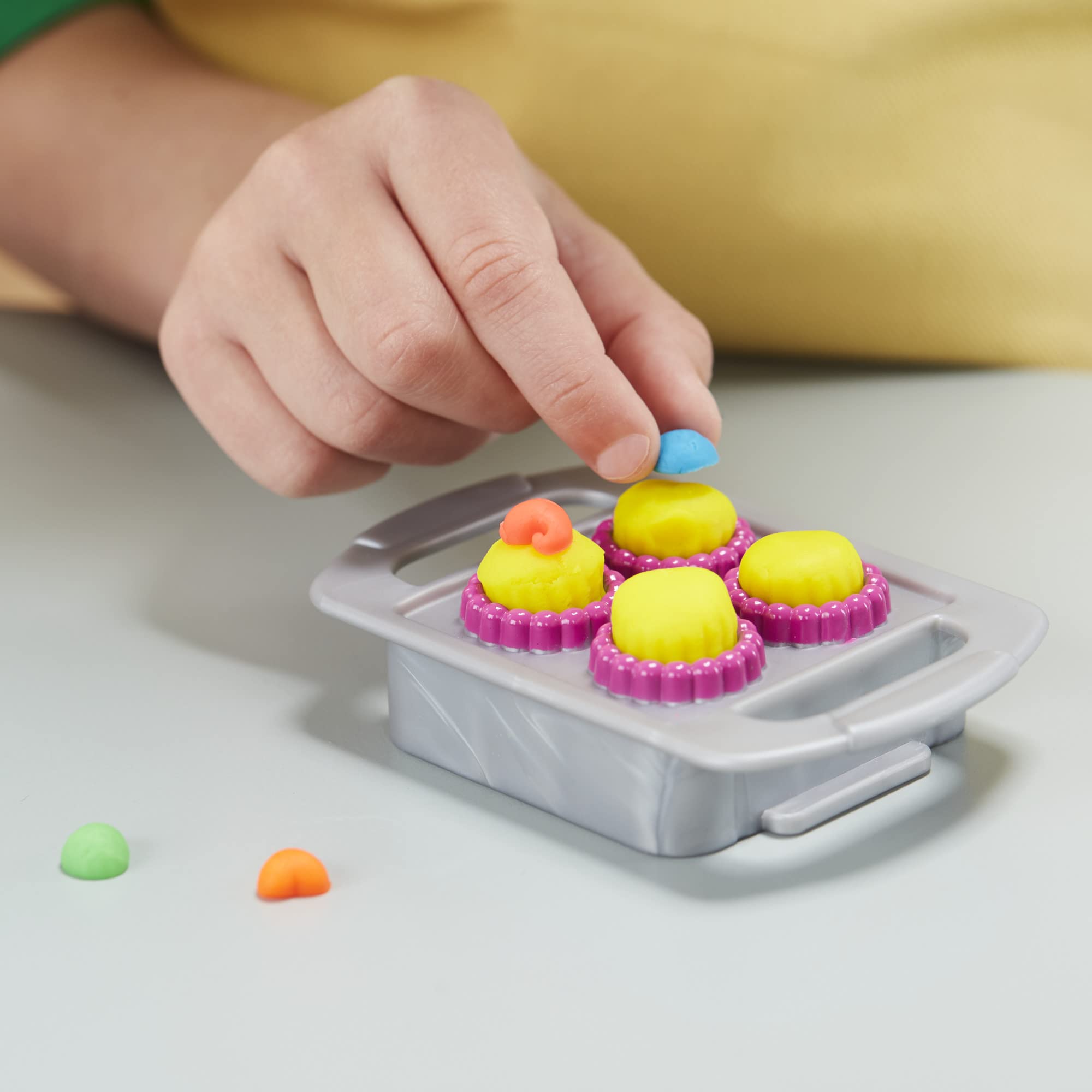 Play-Doh Kitchen Creations Magical Oven Play Food Set for Kids 3 Years and Up with Lights, Sounds, and 6 Colors (Amazon Exclusive)
