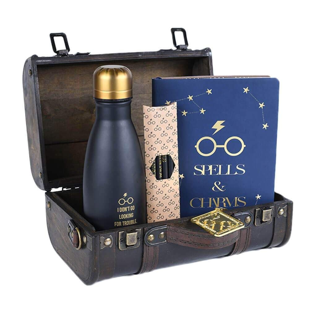 Pyramid International Harry Potter Premium Gift Set with Insulated Metal Bottle in Wooden Trunk 26cm x 17cm x 13cm - Official Merchandise