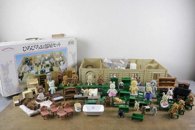 Amazon 初期 昭和レトロ レア シルバニアファミリー 初代 シルバニア ひろびろお部屋セット 人形 家具 ピアノ 衣装 小物 他 まとめ 大量 現状品 おもちゃ おもちゃ